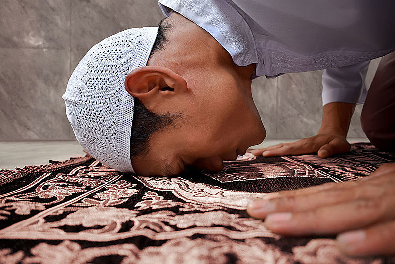 Make dua during sujud and prostration in times of distress