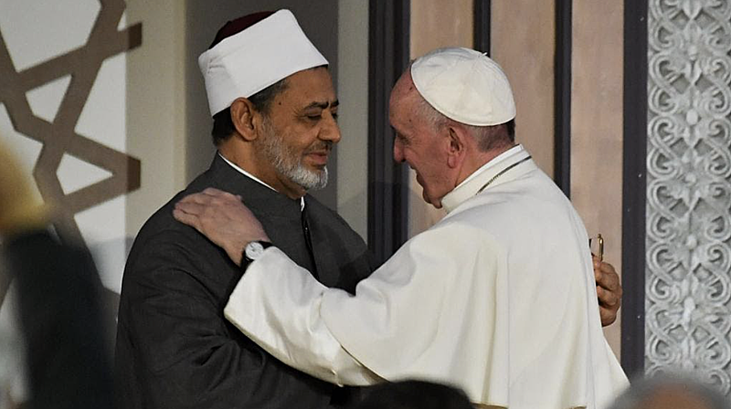 Pope and Grand Imam of Egypt embrace for world peace